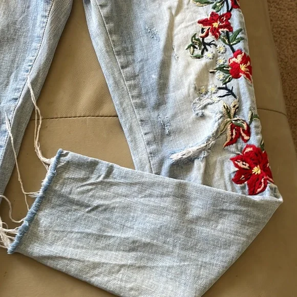 Driftwood Beau distressed denim - Picture 2 of 6